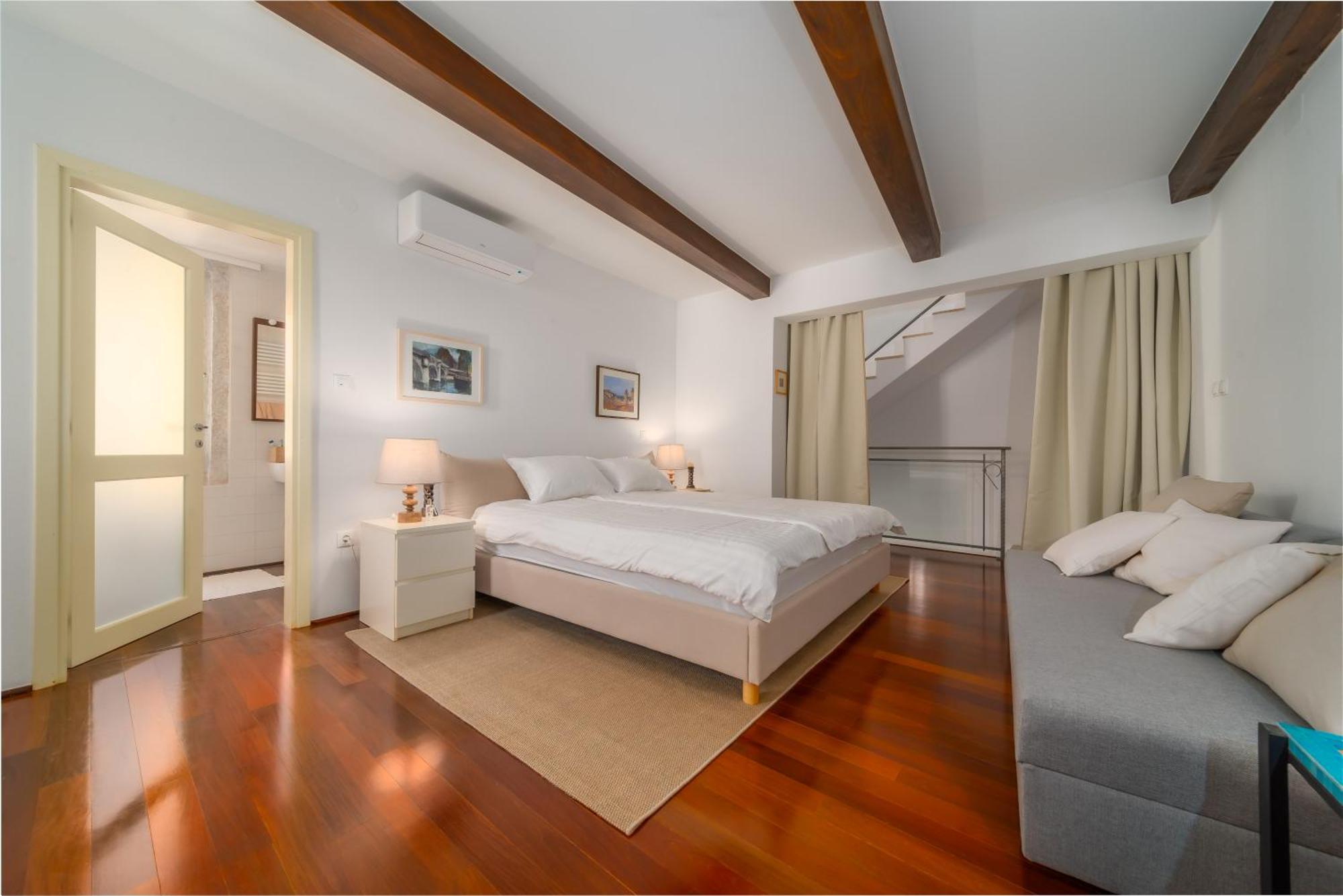 Old Town Seabreeze Residence 罗维尼 外观 照片